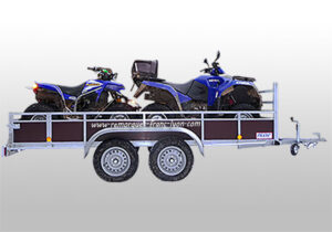 Remorque plus de 500 kilo Franc Trailers catégorie AF 350 double essieu avec deux quads bleus dessus